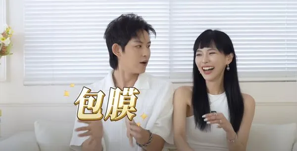 敖犬與發發婚後甜蜜互動，近日因「瑜珈褲管制令」掀起網友熱議，引發服裝自由與審美觀的討論。（翻攝網路）