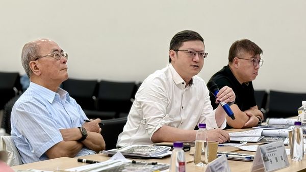 ▲▼工程會副主委副主委李怡德勘查沙崙醫院設計成果，期許工程如質如期進行，讓南台灣智慧醫療邁入新里程。（圖／工程會提供）