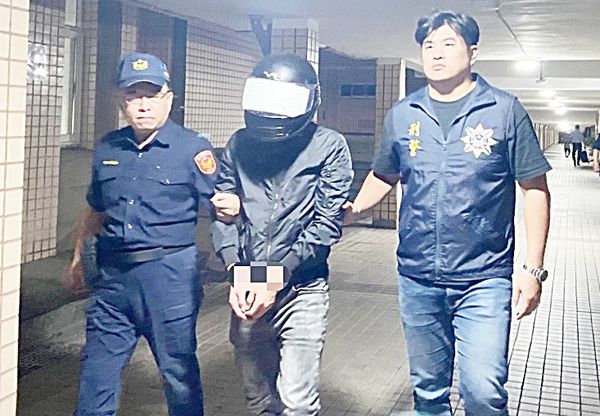 ▲泰籍女子去年10月從泰國曼谷來台觀光，托運行李夾帶二級毒品大麻近11公斤，航警員警循線查獲在台貨主蘇姓男子到案，移送桃檢偵辦。（圖／航警局提供）