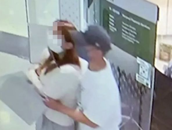 ▲▼牛排刀挾持女行員！港男搶走銀行150萬元後逃往大陸。（圖／翻攝微博）