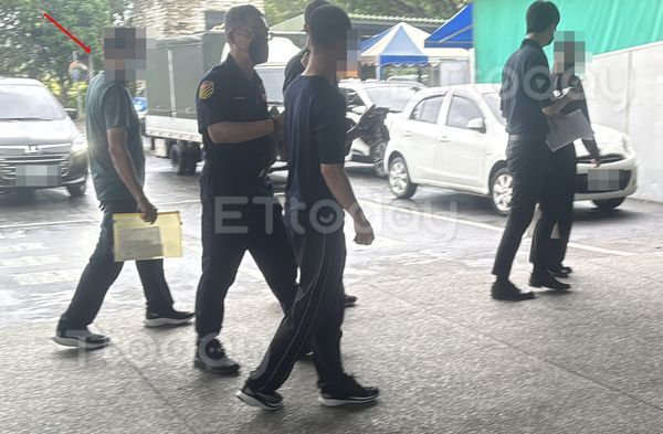 ▲台南市後壁區南80線1.6公里處死亡車禍，家屬現身相驗。（圖／記者吳世龍攝，下同）