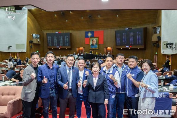 ▲▼  針對「2028年完成無煤中火之國家減碳目標」，立法院副院長江啟臣投下贊同票 。（圖／翻攝江啟臣臉書）