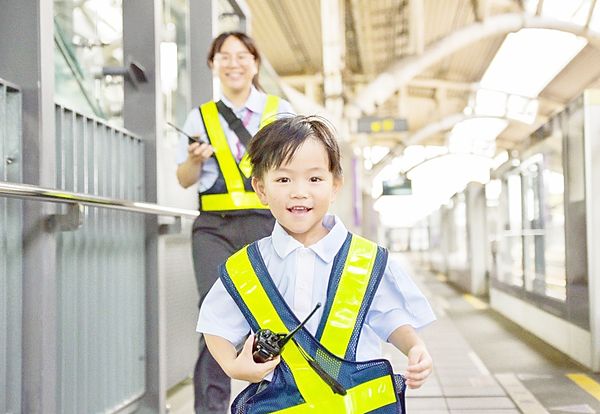 ▲桃園捷運公司今年暑假舉辦「小鶇鶇站長體驗營」，想體驗桃園捷運日常運作孩童要盡快報名。（圖／桃園捷運公司提供）