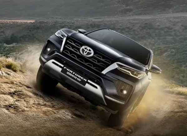 ▲TOYOTA經典Fortuner休旅推出輕油電新選擇。（圖／翻攝自TOYOTA）