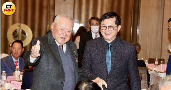 三三會理事長林伯豐和和碩董事長童子賢都常談到核電。（圖／方萬民攝）