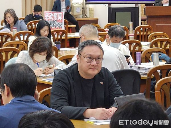 ▲▼台中市副市長鄭照新出席立院財政委員會。（圖／記者陳家祥攝）