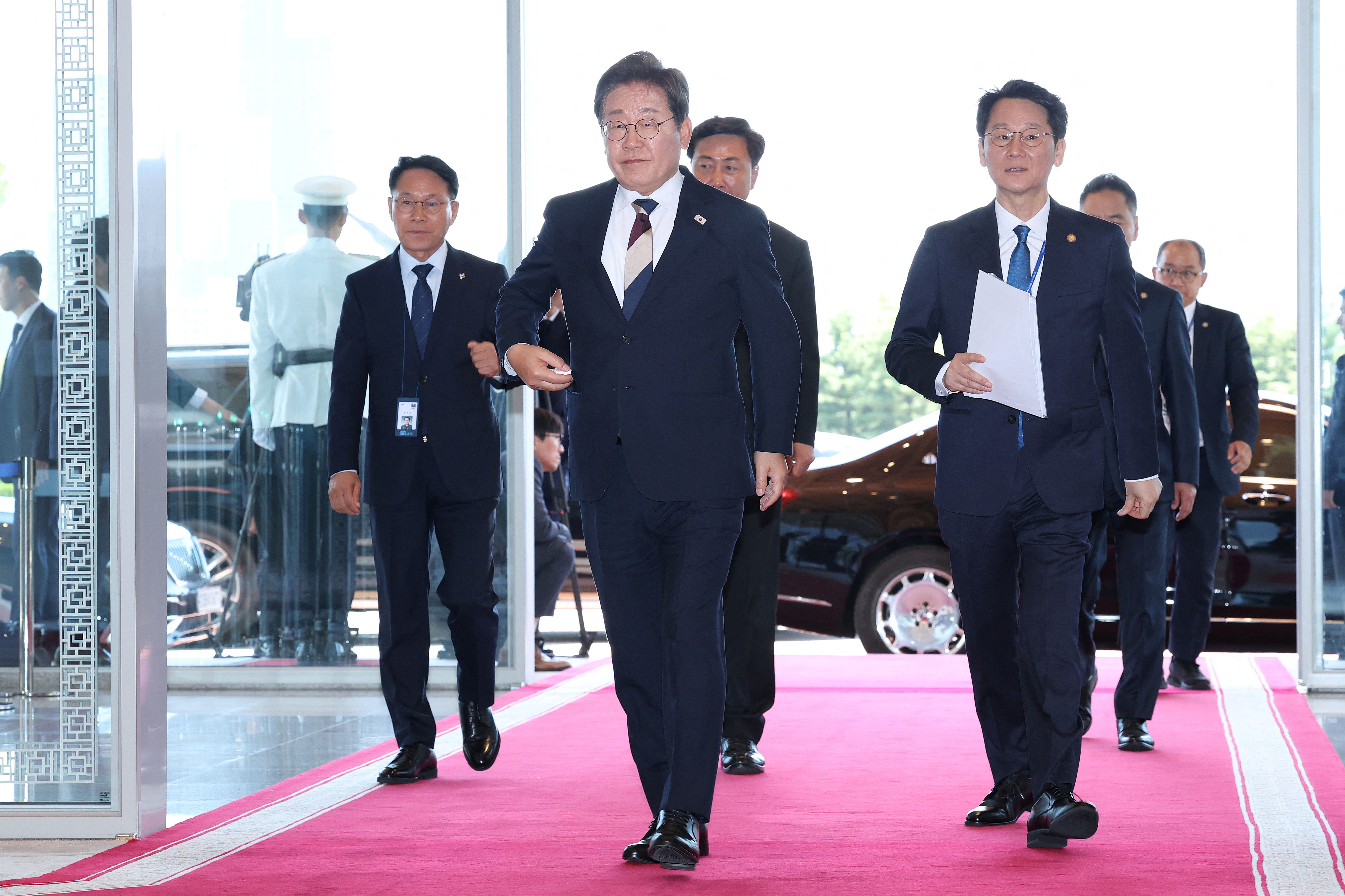 ▲▼南韓總統李在明4日下午抵達位於首爾市龍山區的總統辦公室。（圖／達志影像／newscom）