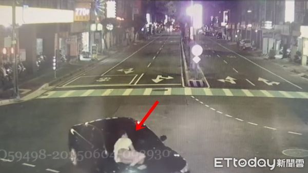 ▲新北市中和區發生男女爭吵「男趴引擎蓋上」遭甩下車事件。（圖／記者陸運陞翻攝，下同）