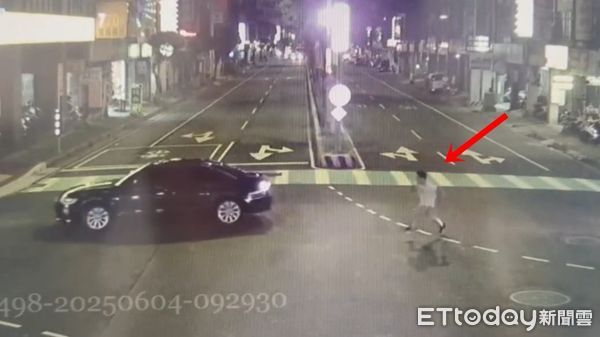 ▲新北市中和區發生男女爭吵「男趴引擎蓋上」遭甩下車事件。（圖／記者陸運陞翻攝，下同）