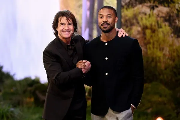 湯姆克魯斯（左）與麥可B喬丹（右）一起出席《不可能的任務 最終清算》的倫敦首映，他們恰好都吻合丹佐華盛頓所說的，身為電影明星該有的神祕感。（UIP提供）