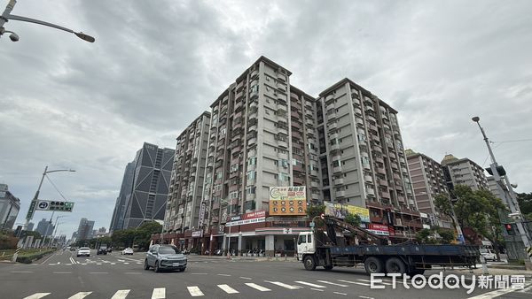 ▲▼ 亞灣,夢時代,獅甲國宅            。（圖／記者張雅雲攝）