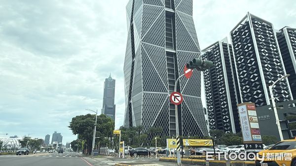 ▲▼ 亞灣,夢時代,獅甲國宅            。（圖／記者張雅雲攝）