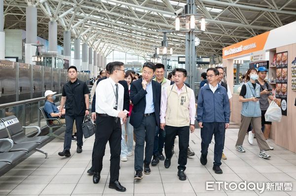 ▲▼立法院交通委員會及交通部今現勘高鐵左營站旅客轉乘高雄捷運動線。（圖／交通部提供）