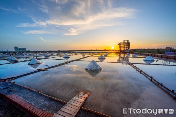 ▲雲嘉南管理處活化井仔腳瓦盤鹽田，推廣低碳旅遊與鹽業文化，榮獲「2025台灣觀光永續獎」銅級獎。（記者林東良翻攝，下同）