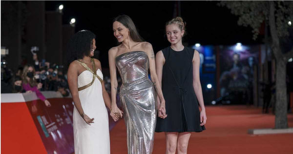 希洛（圖右）在2024年5月滿18歲當天提出改名申請。（圖／達志／美聯社）