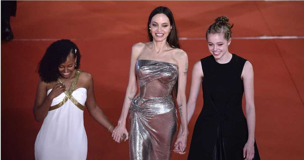 希洛（圖右）在2024年5月滿18歲當天提出改名申請。（圖／達志／美聯社）