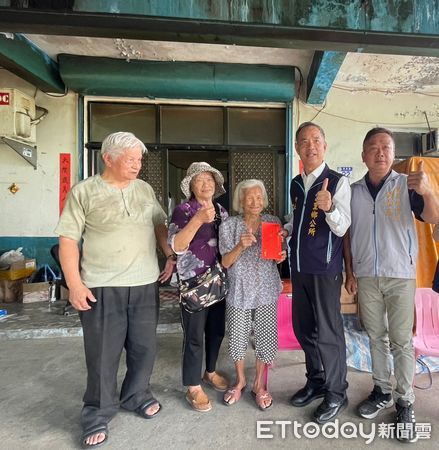 ▲▼富里鄉長江東成表示，透過實質加碼與擴大發放對象，傳遞對長者的尊敬與關懷。（圖／富里鄉公所提供，下同）