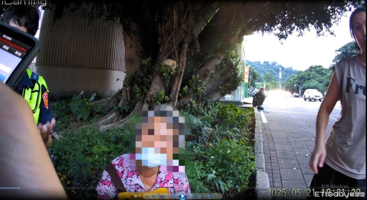 《忘了我記得》街頭上演！失智婦廟會後走失　士林警安撫助返家