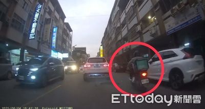 台中恐怖外送員又來了!騎車突揮舞鐵鎚 2年前亮刀遭罰2萬