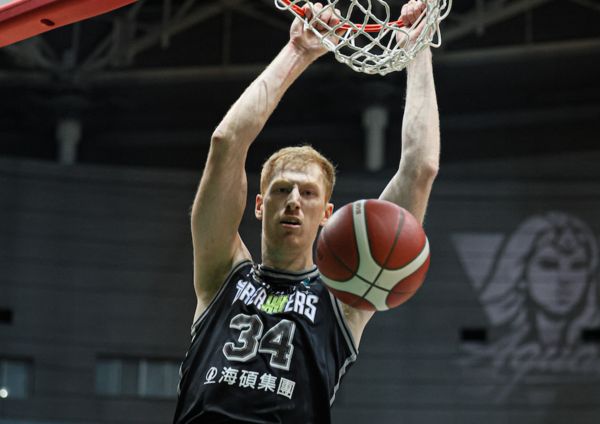 ▲海神胡瓏貿、威勝，夢想家高柏鎧、蔣淯安、林俊吉。（圖／TPBL提供）