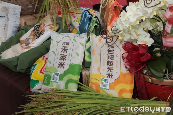 ▲台南後壁芳榮米廠再創里程碑！500公噸白米5日完成封櫃，將首度外銷至日本，由市長黃偉哲親自主持封櫃儀式。（圖／記者林東良翻攝，下同）