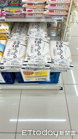 ▲台南後壁芳榮米廠再創里程碑！500公噸白米5日完成封櫃，將首度外銷至日本，由市長黃偉哲親自主持封櫃儀式。（圖／記者林東良翻攝，下同）