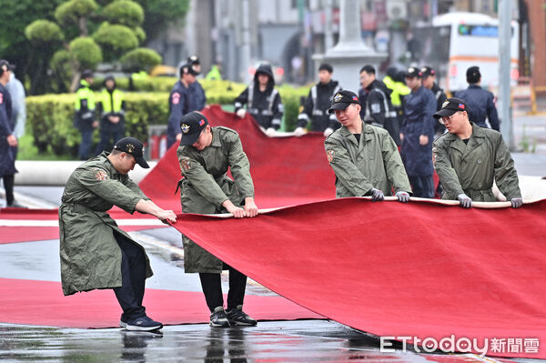 ▲▼總統賴清德主持軍禮歡迎瓜地馬拉共和國總統阿雷瓦洛伉儷，因雨取消府前觀禮，改採室內雨備方案。（圖／記者李毓康攝）