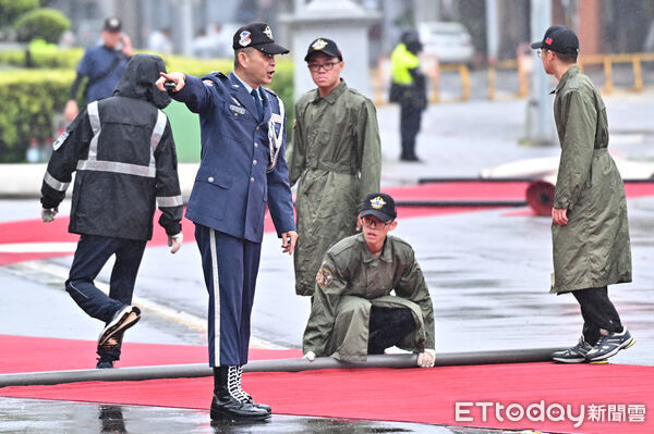 ▲▼總統賴清德主持軍禮歡迎瓜地馬拉共和國總統阿雷瓦洛伉儷，因雨取消府前觀禮，改採室內雨備方案。（圖／記者李毓康攝）