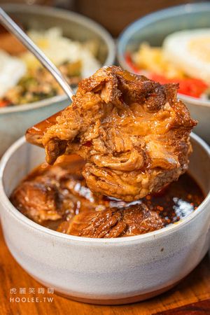 ▲▼姥姥燉肉懷舊盒餐。（圖／部落客虎麗笑嗨嗨授權提供）