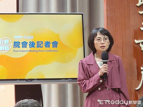 ▲▼人事總處培訓考用處長李花書出席行政院會記者會。（圖／記者陳家祥攝）