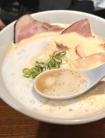 ▲▼ふく流らーめん 轍 梅田。（圖／部落客小虎食夢網授權提供）