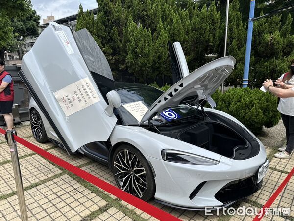 ▲▼法拍,麥拉倫,賓利。（圖／記者許權毅攝）