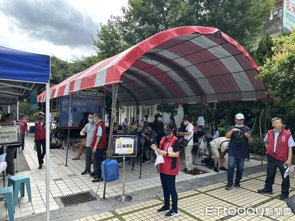 ▲▼法拍,麥拉倫,賓利。（圖／記者許權毅攝）