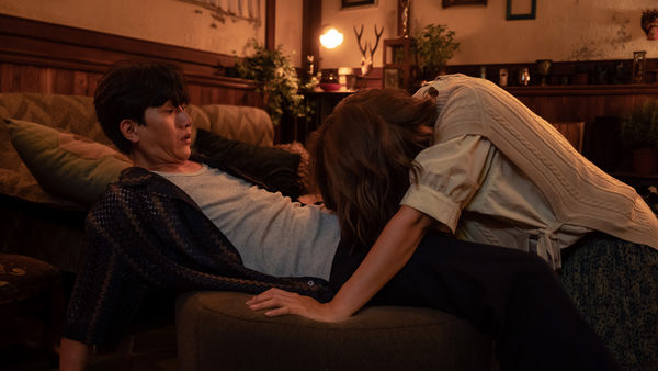 ▲《喝酒吧！笨蛋》以莫子儀經營的酒吧為主軸。（圖／逆光電影提供）