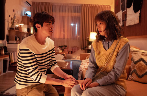 ▲《喝酒吧！笨蛋》以莫子儀經營的酒吧為主軸。（圖／逆光電影提供）