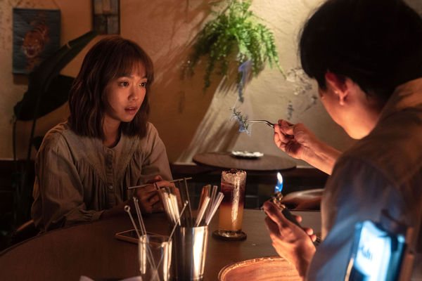 ▲《喝酒吧！笨蛋》以莫子儀經營的酒吧為主軸。（圖／逆光電影提供）