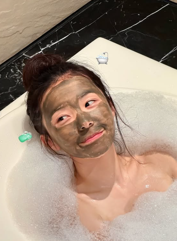 ▲▼李多慧泡澡。（圖／翻攝自Instagram／le_dahye）