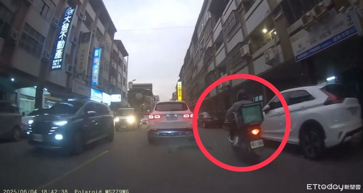 台中恐怖外送員又來了！騎車突揮舞鐵鎚　2年前亮刀遭罰2萬