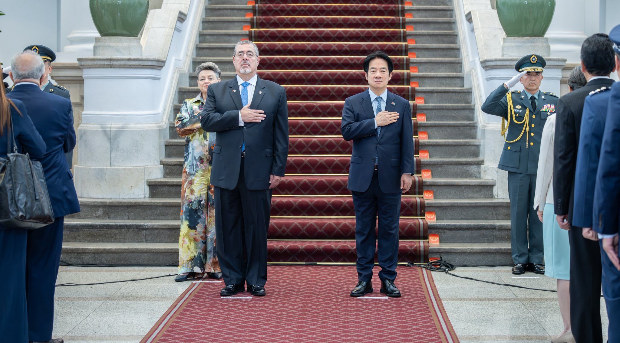 ▲▼賴清德敞廳軍禮迎瓜地馬拉總統。（圖／翻攝自Facebook／賴清德）