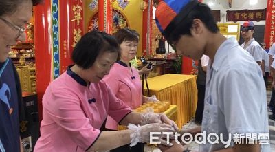 跨鯉躍龍門迎成年 台東池上國中學子祈願金榜題名
