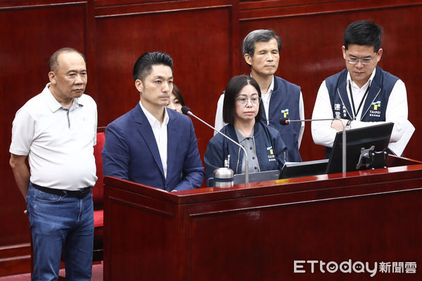▲市議員洪婉臻質詢蔣萬安社宅拍攝成人片。（圖／記者林敬旻攝）