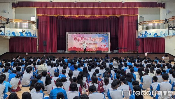 ▲斗六國中與救國團雲林縣團委會聯合主辦2025「有愛無礙．生命台灣」青年生命教育巡迴宣導活動，今日吸引近600名師生熱情參與。（圖／記者游瓊華翻攝）