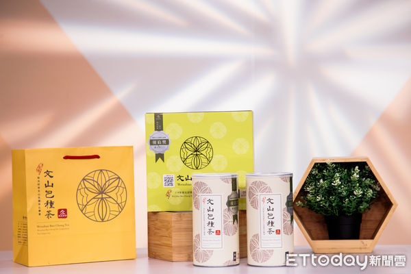 ▲▼侯友宜上東森農場賣茶葉   。（圖／記者徐文彬攝）