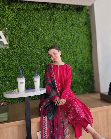 ▲TikTok擁有超過百萬粉絲的少女網紅莎娜&middot;尤薩夫（Sana Yousaf），週一在家中遭到槍擊身亡。（圖／翻攝自IG）