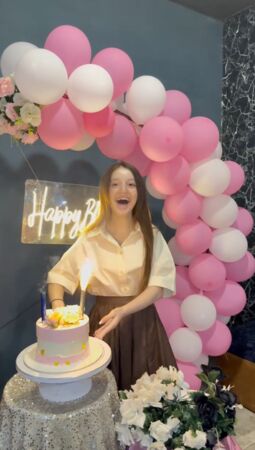 ▲TikTok擁有超過百萬粉絲的少女網紅莎娜&middot;尤薩夫（Sana Yousaf），週一在家中遭到槍擊身亡。（圖／翻攝自IG）