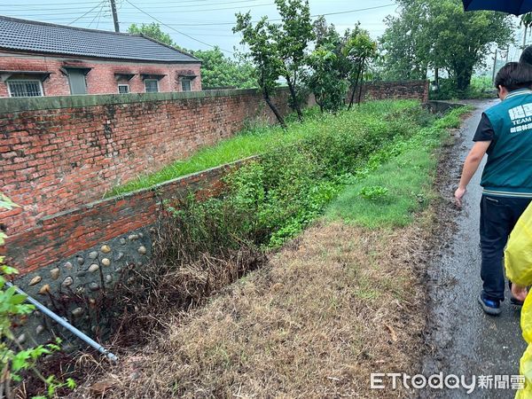 ▲立法委員劉建國邀集農業部長陳駿季、農田水利署長蔡昇甫、雲林縣議員至麥寮三盛村、北港扶朝里與番溝里進行實地勘查。（圖／記者游瓊華翻攝）