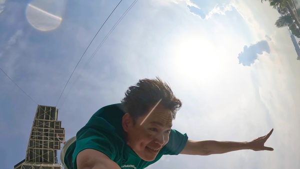 ▲▼黃鐙輝、籃籃挑戰高空彈跳。（圖／公視台語台提供）