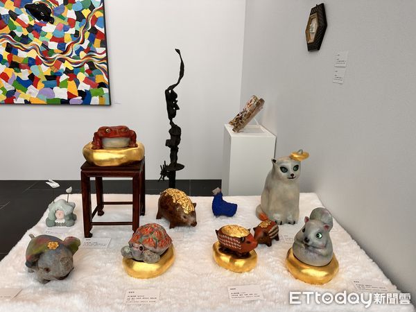 ▲▼承億集團攜手香港UBU DECO畫廊創辦人暨梁詠心，推出首屆「ArtIN國際藝術博覽會」，集結全球60組畫廊與頂尖藝術家，近千件藝術作品，即日起至6月8日在高雄港旅運中心展出。（圖／記者林育綾攝）
