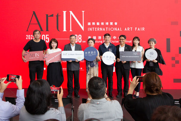 ▲▼承億集團攜手香港UBU DECO畫廊創辦人暨梁詠心，推出首屆「ArtIN國際藝術博覽會」，集結全球60組畫廊與頂尖藝術家，近千件藝術作品，即日起至6月8日在高雄港旅運中心展出。（圖／承億提供）