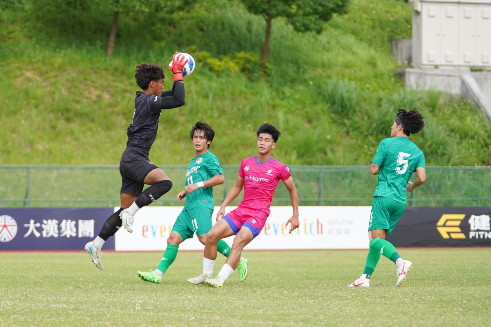 ▲▼台中磐石足球俱樂部（紅衣）挺進總統盃足球錦標賽8強。（圖／翻攝自足協官網）
